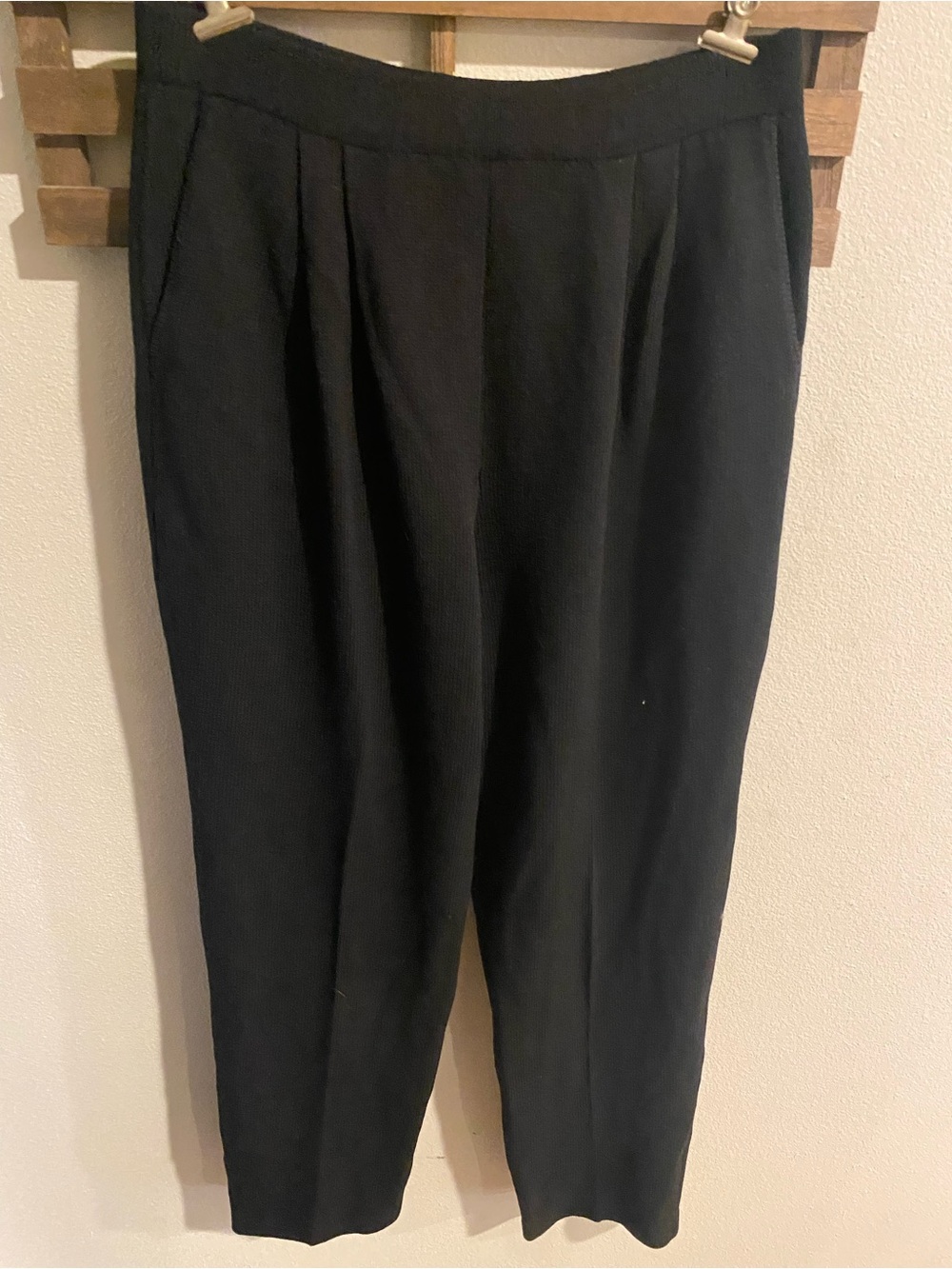 St. John Black Pleated Tapered Dress Pants Size 4